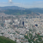 ベネズエラ大統領官邸近くで発砲音、政府庁舎が一時避難　ドローン目撃も