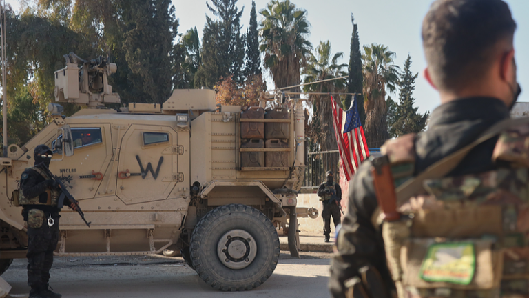 米国、シリアからの全面撤収を検討か　SDFの変化とIS拘束者リスク