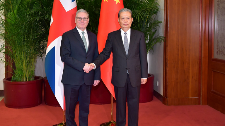 趙楽際氏、スターマー英首相と北京で会談　中英関係「戦略的パートナー」確認
