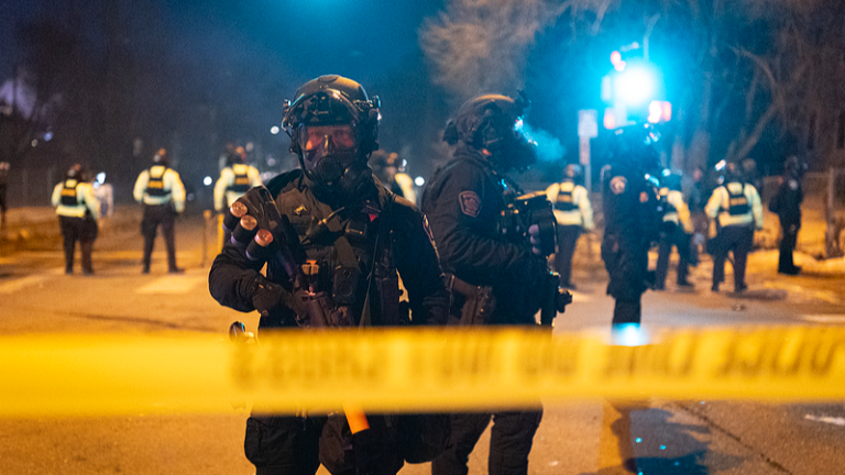 ミネアポリスで連邦捜査官が発砲、ベネズエラ出身男性が負傷　DHSが経緯説明