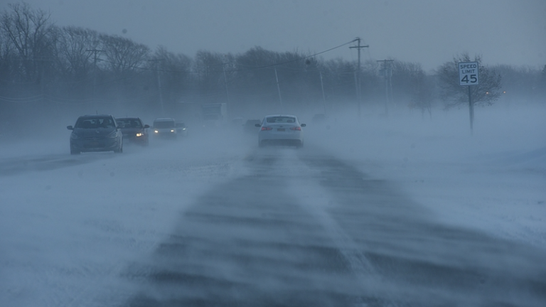 米国で異例の冬の嵐予報　大雪と凍雨が広範囲に影響か video poster