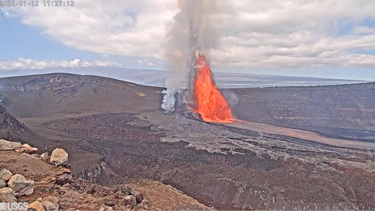 ハワイ・キラウエア火山が溶岩噴泉、高さ460m—USGSが状況説明