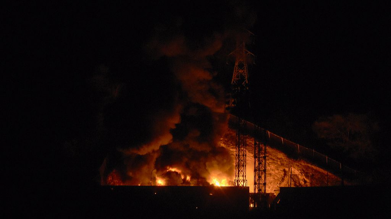 米国がベネズエラ国内を攻撃、首都カラカスで爆発　各国が非難