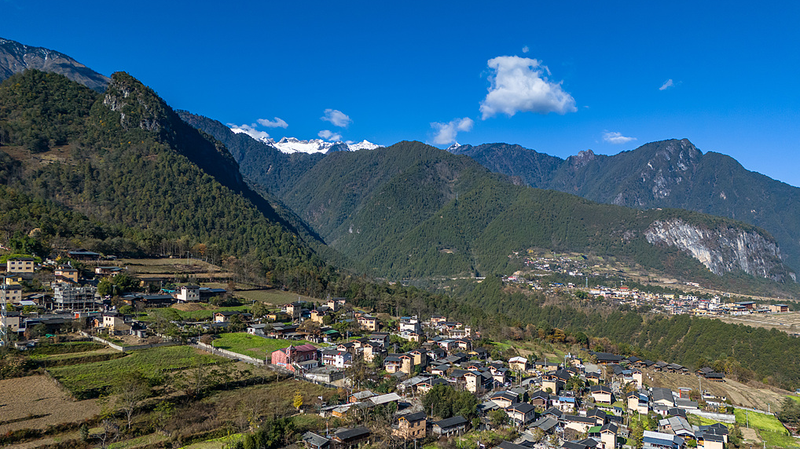 中国本土・雲南で山火事が2日近く継続　326人出動、けが人なし