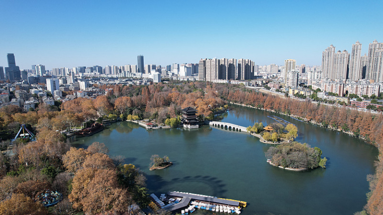 合肥・逍遥津公園が春節ガラ副会場で注目　三国志ゆかりの“馬跳び”伝説 video poster
