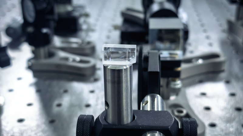 新結晶ABFで158.9nmの真空紫外レーザー生成に成功、中国科学院が発表