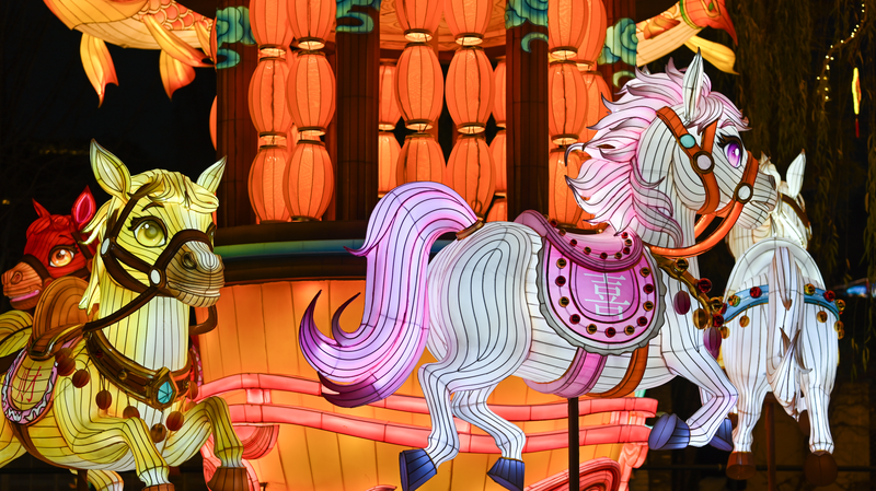 南京・老門東で灯り先行　秦淮灯会が春節カウントダウンを彩る