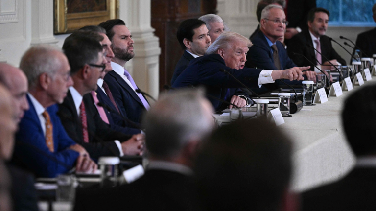 トランプ氏の「ベネズエラ石油再建」1000億ドル構想、米石油大手は慎重