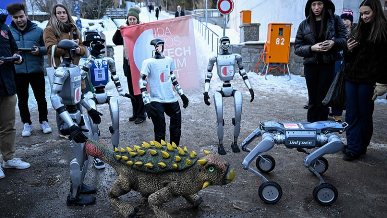 VKOXW8VH8PG9O59FN09X - NewsTomo – 日本語で読む、世界のニュースハブ 中国外務省「不確実性の世界で中国は“錨”」 ダボス会議2026で対話と協力強調