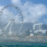 ケープタウンの朝、海霧で港が減速　ウォーターフロント一帯に白い幕