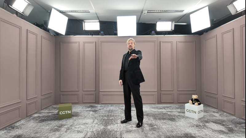 CGTNスタジオで響いた「The Music of the Night」 ジョン・オーウェン＝ジョーンズが声だけで魅了 video poster