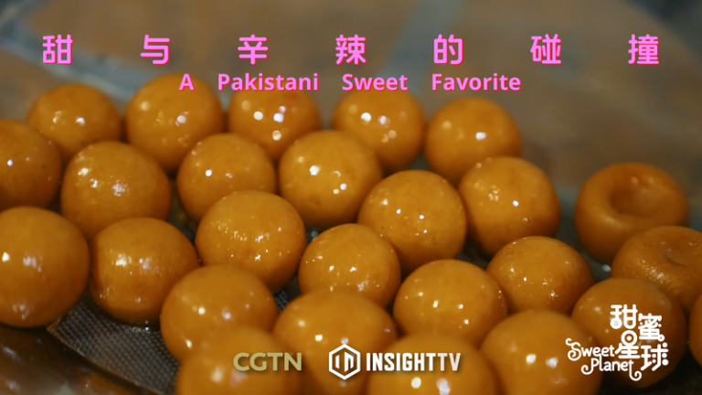 パキスタンの甘い定番「グラブジャムン」—カルダモン香る家族ベーカリーの味 video poster