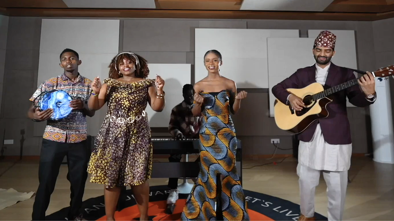 南昌航空大学で留学生5人が歌う「The Chinese Dream」——音楽でつながる若者たち video poster