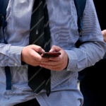 英上院、16歳未満のSNS利用禁止案を可決　政府は夏の協議結果待ち