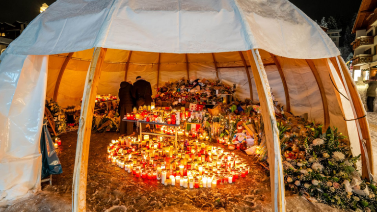 スイス、クラン・モンタナ火災犠牲者を追悼　全国で黙とうと鐘の音