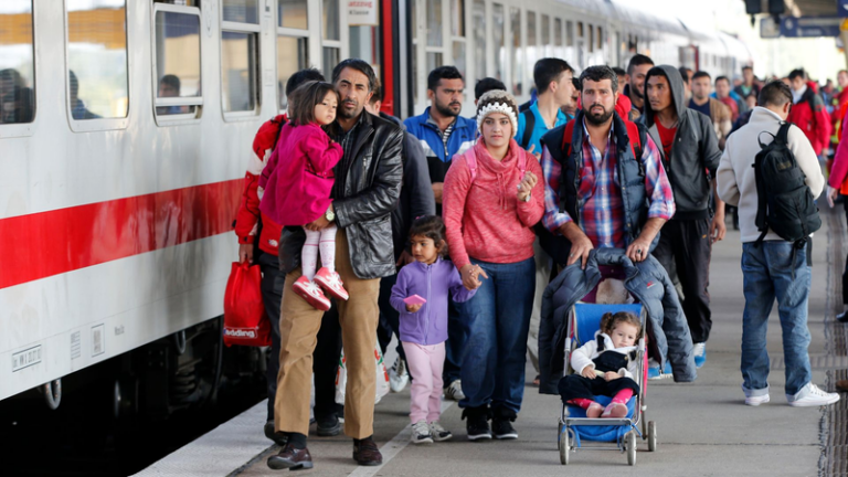 EUが送還の迅速化へ、ドイツはシリア人の「自主帰還支援」を強調