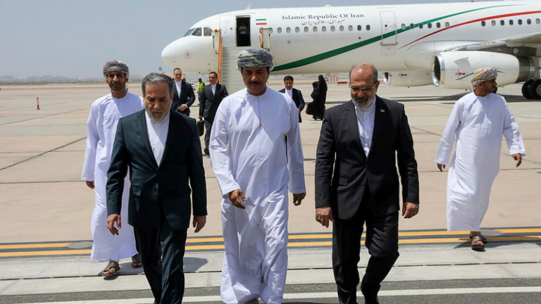 イラン・米国、オマーンで核協議へ　会場変更と高まる圧力の行方