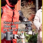 中国本土の春節、AIロボットが祝福を書く　午年を彩る“次世代の祝い” video poster