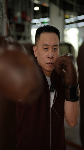 春節も運動は止めない　北京ボクシング流「省スペース」自宅メニュー video poster