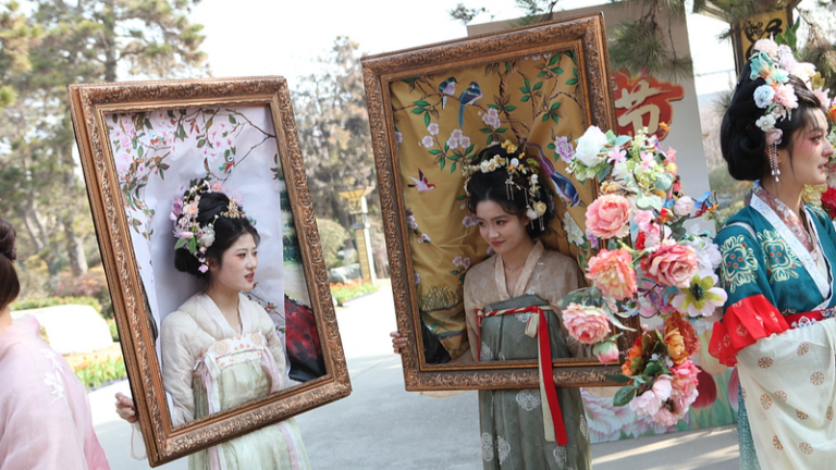 西安・唐苑ガーデンが桃色に染まる　桃の花が告げる早春の気配