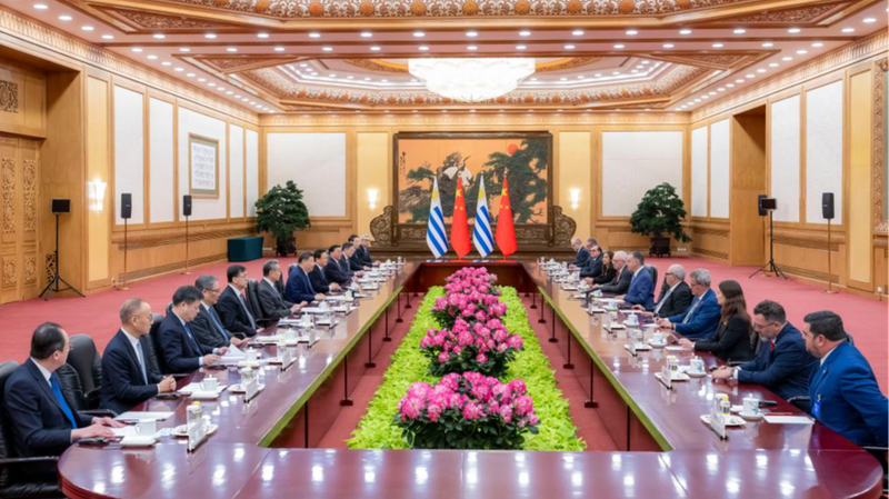 中国とウルグアイ、共同声明で関係格上げへ—戦略パートナーシップ深化