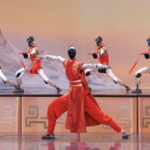 春晩2026でヒューマノイドロボット×カンフー共演　剣とヌンチャクも披露 video poster