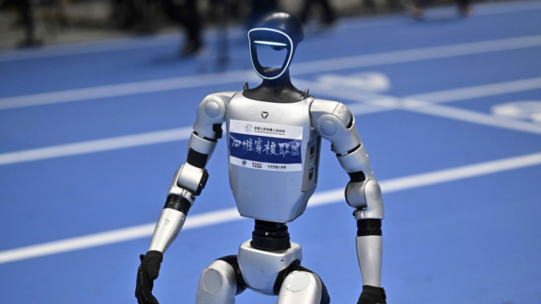ヒューマノイドロボットがミラノ訪問、2026年8月の世界大会へ「エネルギーリレー」始動 video poster