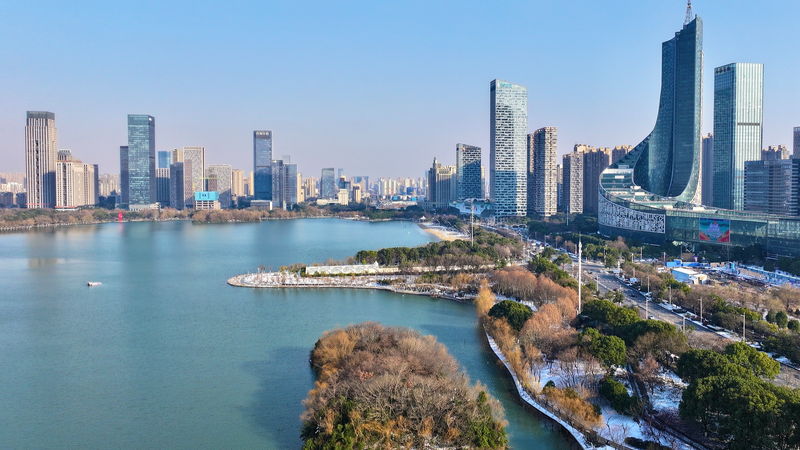 合肥の白鳥湖、都市と自然が交差する水辺空間　2026年春節ガラの舞台にも video poster