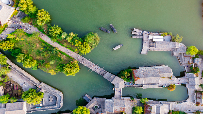 北京郊外「古北水鎮」で春節の灯り　司馬台長城の麓、水郷と山並みが出会う video poster