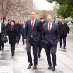 英スターマー首相、中国訪問を終え上海で締めくくり　経済協力と人的交流を強調 video poster