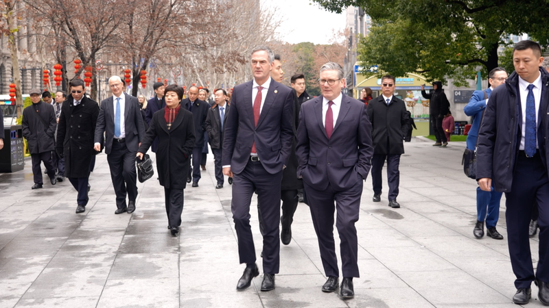 英スターマー首相、中国訪問を終え上海で締めくくり　経済協力と人的交流を強調 video poster