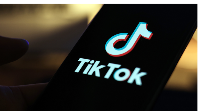 ケニアでTikTokが「助け合い」の募金ツールに変わる瞬間 video poster