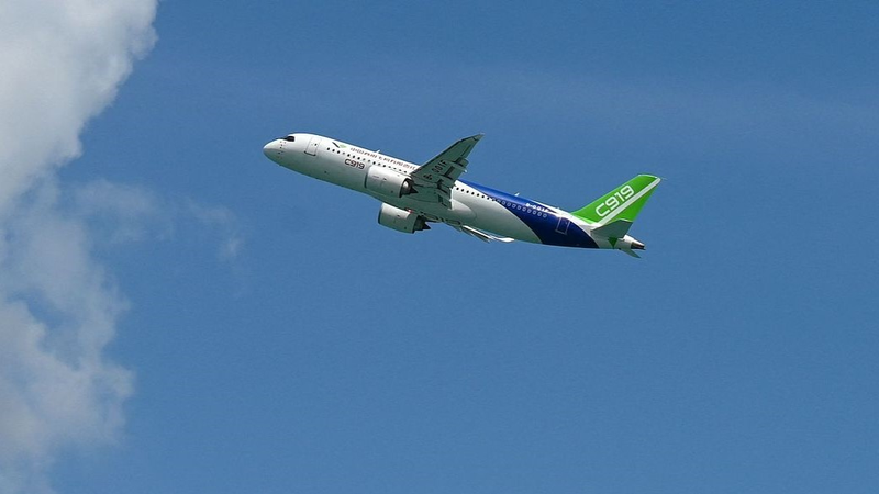 シンガポール航空ショーでC919が飛行披露、ボーイング・エアバスに挑むCOMAC