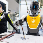 ロボットを教える仕事「ロボットトレーナー」急増：汎用AI時代の新職種