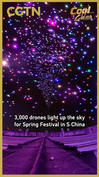 中国本土・南寧で春節ドローン3,000機が夜空演出　アート×技術の光景 video poster