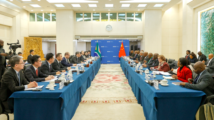 中国・南アが新たな貿易枠組み協定、投資と再エネも視野に