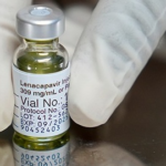 BXR8XXCWKMGWF73ST4F9 - NewsTomo – 日本語で読む、世界のニュースハブ ジンバブエ、半年に2回の注射でHIV予防「レナカパビル」導入へ video poster