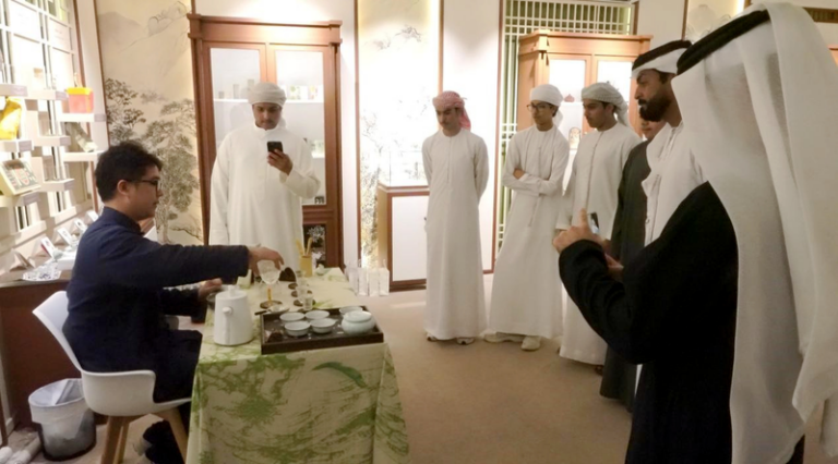 UAEシャルジャの遺産祭で中国茶と工芸が注目、2月15日まで開催中