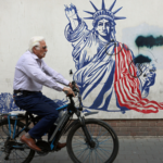 米軍F-22がイスラエル南部に12機展開、イランも演習—外交は続くのか