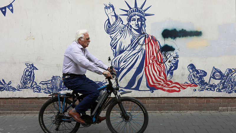 米軍F-22がイスラエル南部に12機展開、イランも演習—外交は続くのか