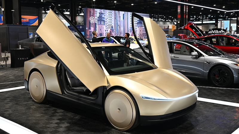 テスラ「Cybercab」初号車がラインオフ、4月量産へ：ハンドルなしのロボタクシーは実現するか