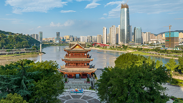 長江「第一の街」宜賓、2026年春節ガラ分会場に――四川の川文化が脚光 video poster