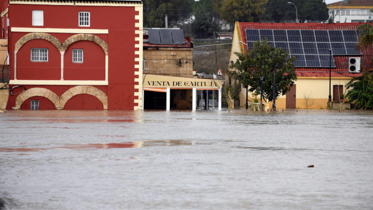 スペイン南部で嵐「レオナルド」 豪雨で3,000〜5,000人が避難