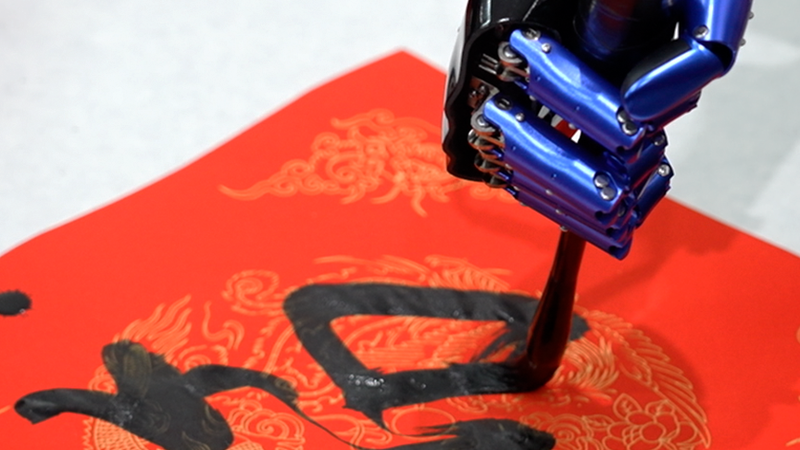 中国本土・合肥で「ロボット大学」始動　工場や倉庫へ向かう“卒業生”たち