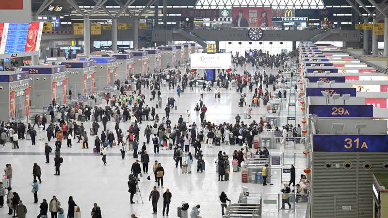 中国本土の春節「春運」開始、鄭州東駅で“待ち時間が文化体験”に video poster