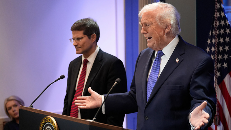 トランプ氏、世界一律関税を15%に引き上げ　最高裁判断の翌日に再加速