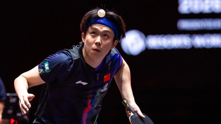 王楚欽が戸上隼輔をストレート撃破、WTTシンガポールスマッシュ16強へ
