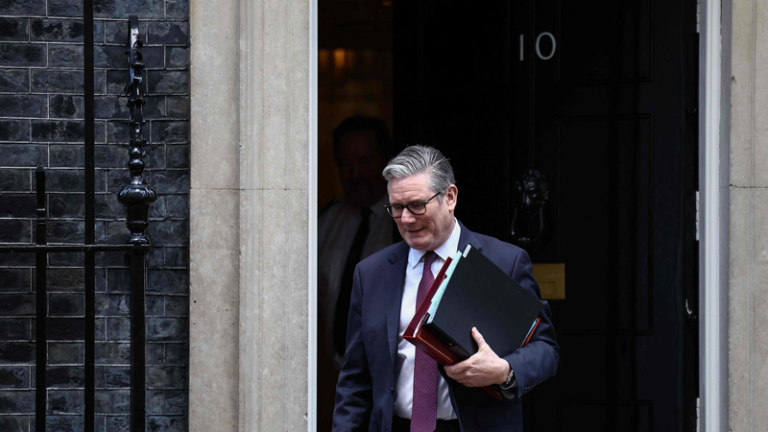 英スターマー首相の広報責任者が辞任　官邸人事が揺れる