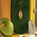 午年を前に、干支の「馬」を宝飾で再解釈する中国本土のデザイナー video poster