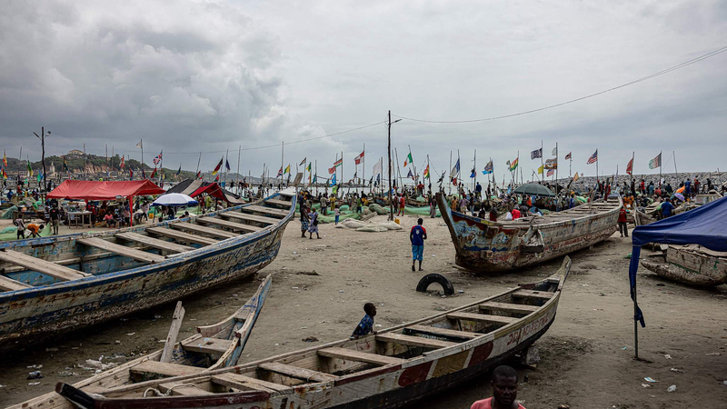 ガーナ沖で武装襲撃、漂流の漁師71人を海軍・空軍などが合同救助